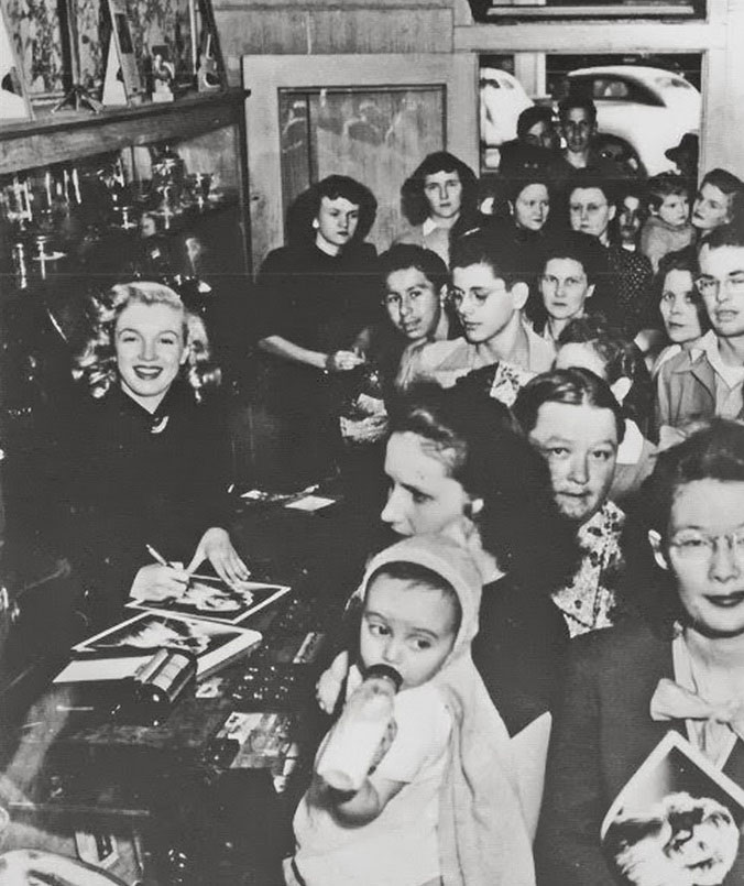 Artichoke Queen. Historical figures, Historical, Marilyn monroe