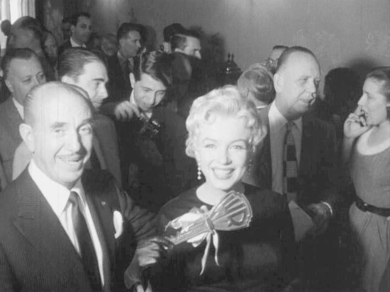 kennedy brothers and marilyn monroe. between the Marilyn Monroe